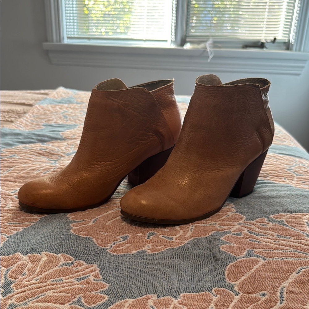 Latigo Tan Leather Ankle Boots